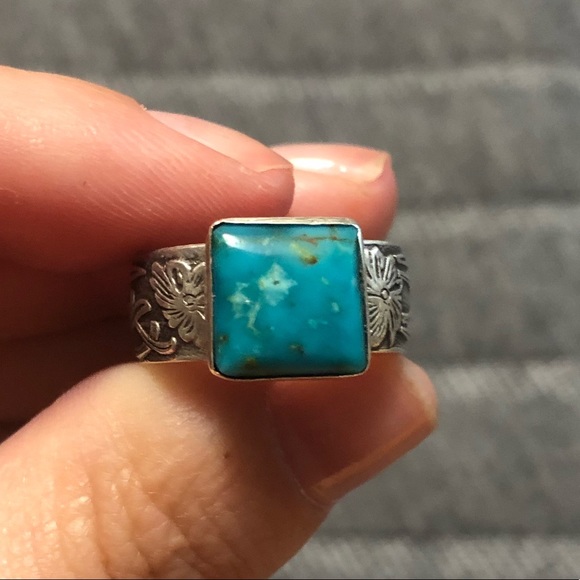 Beautiful Ring - Picture 1 of 2